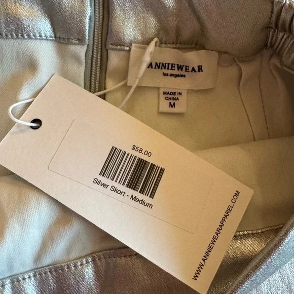AnnieWear Silver Metallic Skort | NWT | Size Medium | Elastic Waist Party Skort - Picture 7 of 8